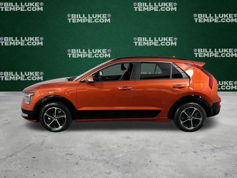 Used 2023 Kia Niro SX image 11
