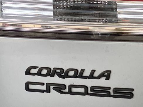 Used 2023 Toyota Corolla Cross AWD Hybrid image 11