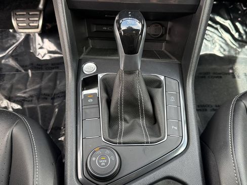 Used 2024 Volkswagen Tiguan SE R-Line AWD/4WD image 19