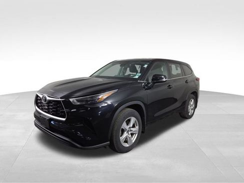 Used 2023 Toyota Highlander L AWD/4WD image 2