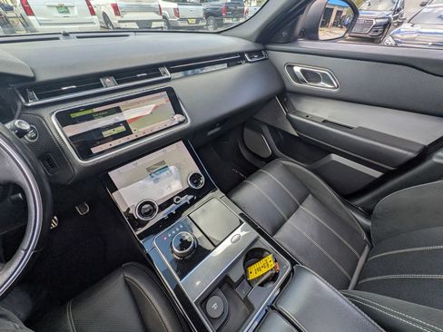 Used 2018 Land Rover Range Rover Velar R-Dynamic SE image 17