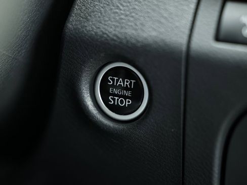 Used 2025 Nissan Frontier SV w/ SV Convenience Package image 42