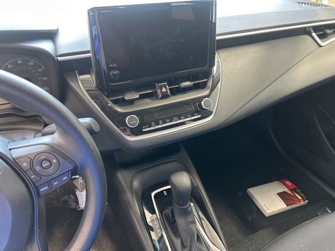 Used 2025 Toyota Corolla LE FWD image 5