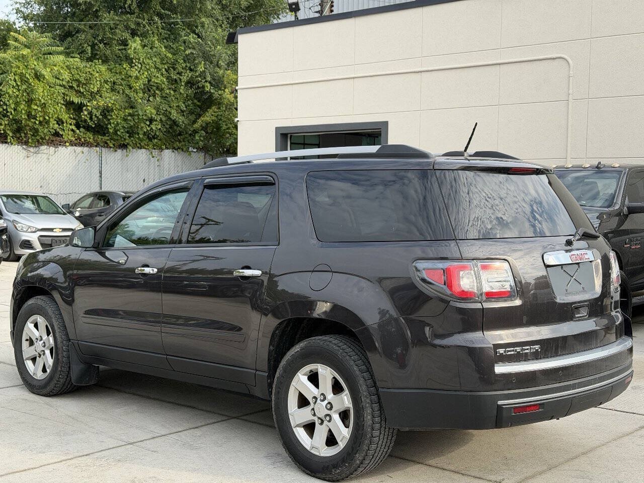 Used 2016 GMC Acadia SLE FWD image 5