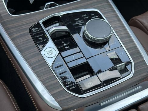 Used 2023 BMW X7 xDrive40i w/ Parking Assistance Package image 28