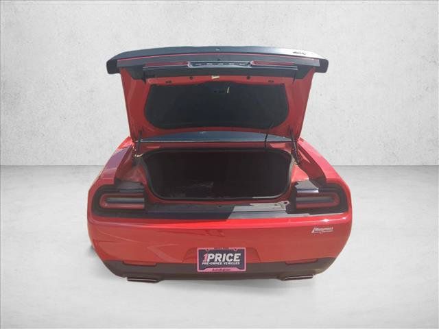 Used 2018 Dodge Challenger R/T w/ Driver Convenience Group RWD image 6