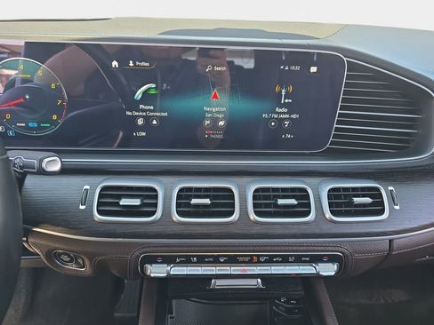 Used 2022 Mercedes-Benz GLS 450 4MATIC image 25
