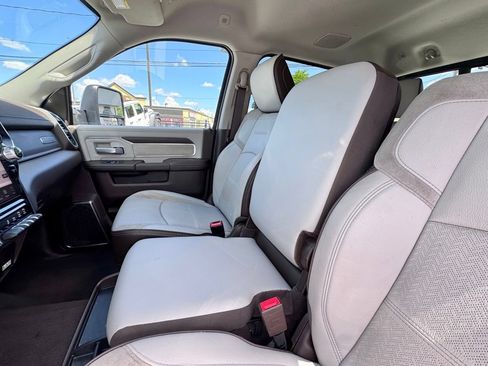 Used 2025 RAM 2500 Laramie AWD/4WD image 15