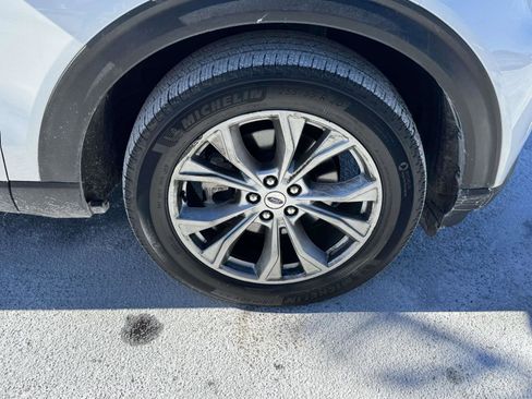 Certified 2022 Ford Explorer XLT w/ Equipment Group 202A image 7