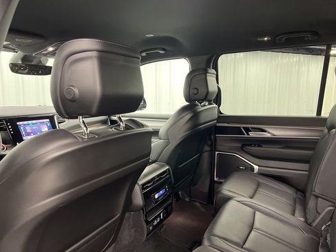 Used 2025 Jeep Wagoneer Series II image 15