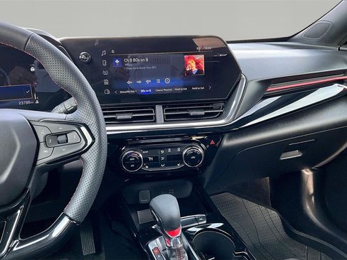 Used 2024 Chevrolet Trax RS w/ Driver Confidence Package image 6