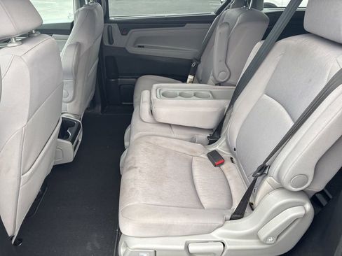 Used 2019 Honda Odyssey EX image 3
