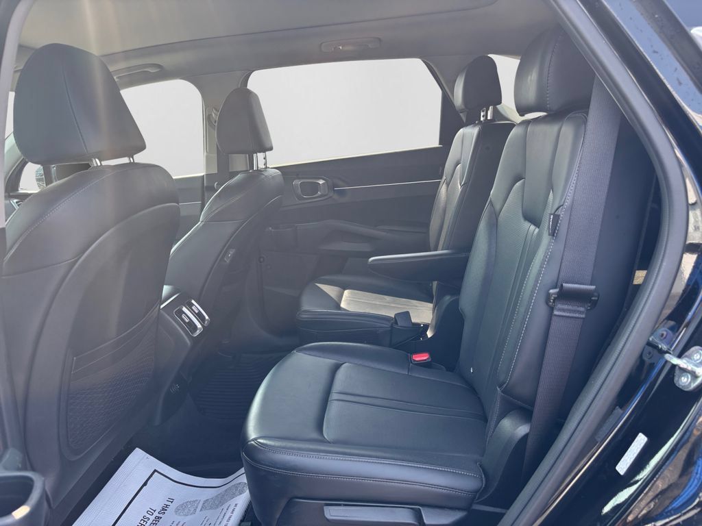 Used 2025 Kia Sorento EX w/ Panoramic Sunroof Package AWD/4WD image 9