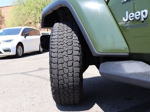 Used 2020 Jeep Wrangler Unlimited Sahara AWD/4WD image 6