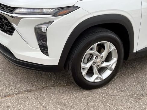 Certified 2024 Chevrolet Trax LS w/ LS Convenience Package FWD image 10