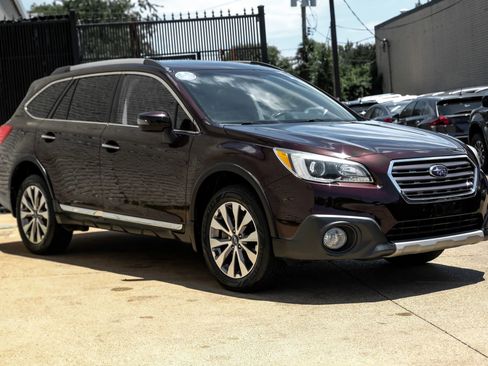 Used 2017 Subaru Outback 2.5i Touring AWD/4WD image 6