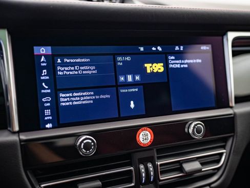 Certified 2025 Porsche Macan Turbo image 31