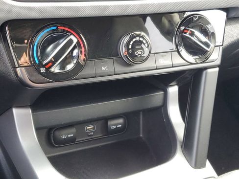 Used 2024 Kia Seltos LX AWD/4WD image 16