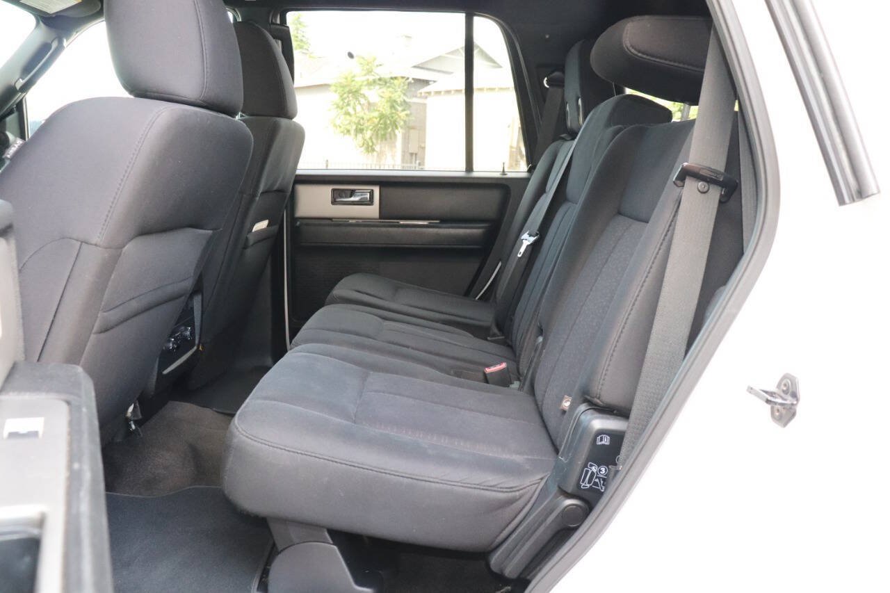 Used 2015 Ford Expedition XLT AWD/4WD image 28