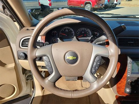 Used 2013 Chevrolet Avalanche LTZ image 17