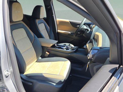 New 2026 Chevrolet Equinox ACTIV w/ LPO, Floor Liner Package FWD image 23