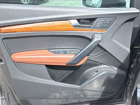 Used 2023 Audi Q5 2.0T Premium w/ Convenience Package image 12