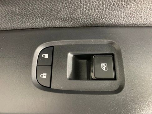 Used 2024 Nissan Pathfinder SV image 33