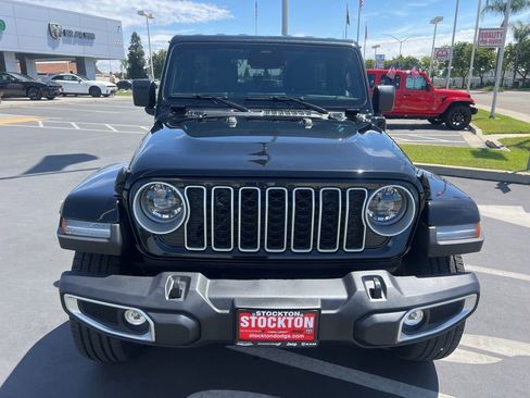 Used 2025 Jeep Wrangler Unlimited Sahara AWD/4WD image 6