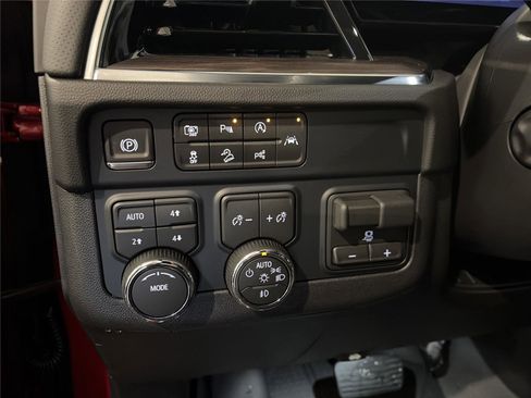 New 2026 Chevrolet Suburban Premier w/ Sun And Tow Package AWD/4WD image 18