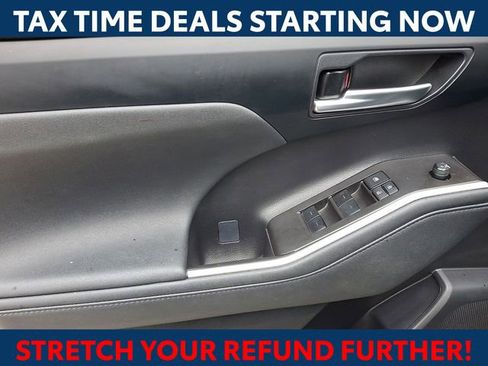 Used 2023 Toyota Highlander XLE image 12