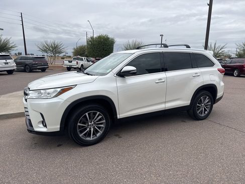 Used 2019 Toyota Highlander XLE image 12