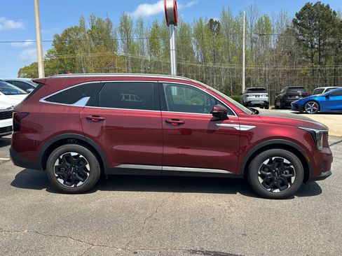 Used 2025 Kia Sorento S w/ Panoramic Sunroof Package image 2