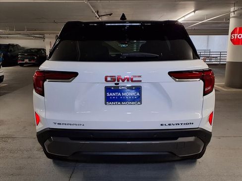 Used 2026 GMC Terrain Elevation w/ Technology Package II FWD image 9