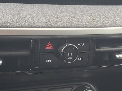 Certified 2025 Nissan Kicks SV image 35