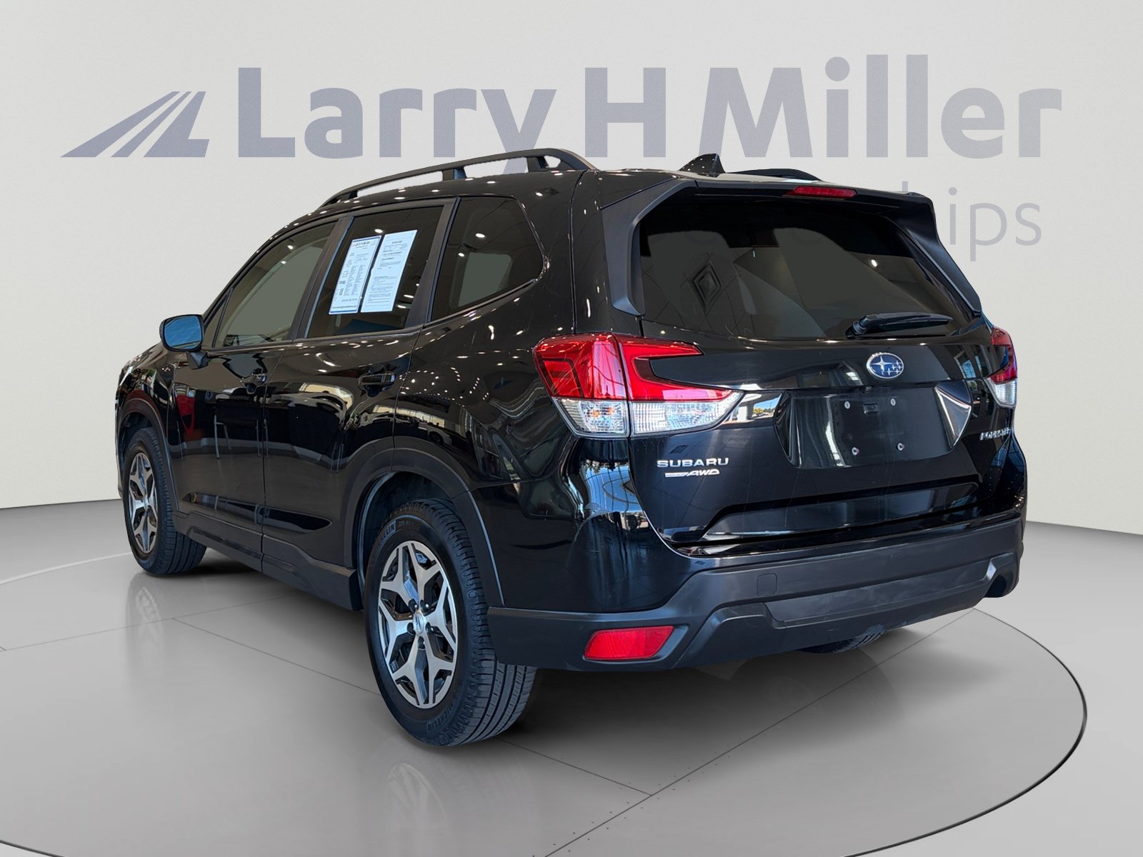 Used 2023 Subaru Forester Premium AWD/4WD image 3