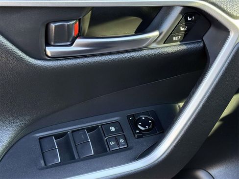 Used 2021 Toyota RAV4 Limited image 11