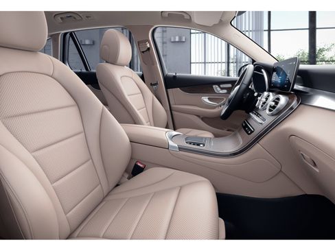 Certified 2022 Mercedes-Benz GLC 300 4MATIC image 4