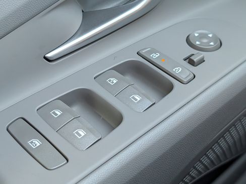 New 2025 Hyundai Elantra SEL image 19