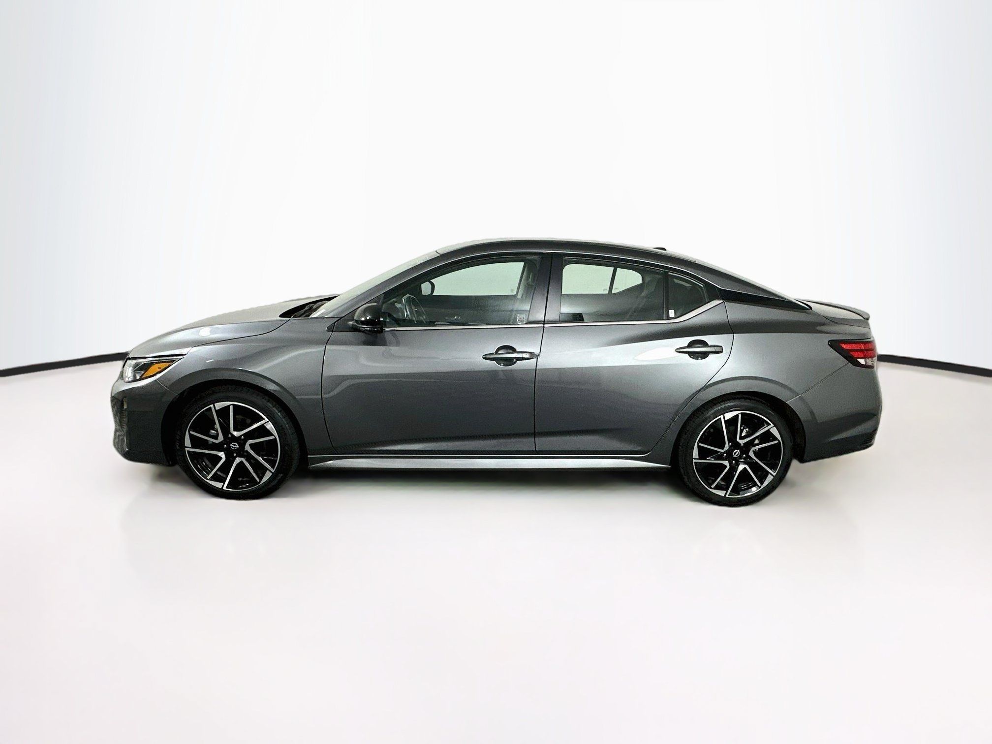 Used 2025 Nissan Sentra SR FWD image 4