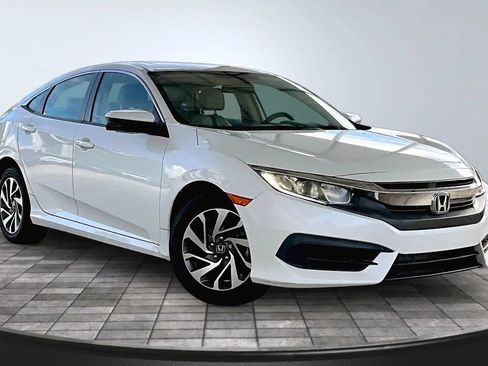 Used 2018 Honda Civic EX image 3