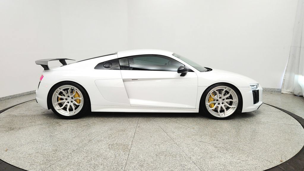 Used 2018 Audi R8 V10 RWD image 6