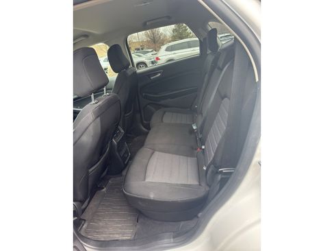 Used 2022 Ford Edge SE w/ Black Appearance Package image 11