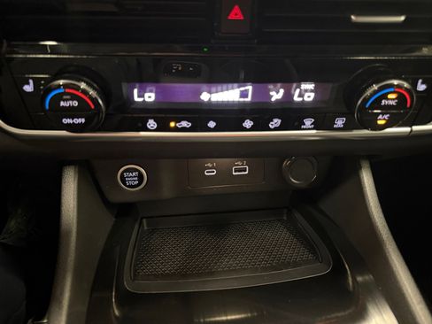 Used 2022 Nissan Rogue SV w/ SV Premium Package FWD image 19