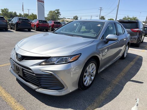 Used 2023 Toyota Camry LE FWD image 3
