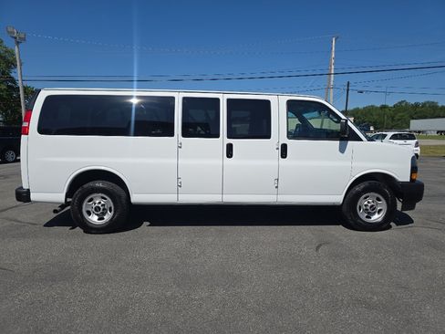 Used 2023 GMC Savana 3500 LS RWD image 5