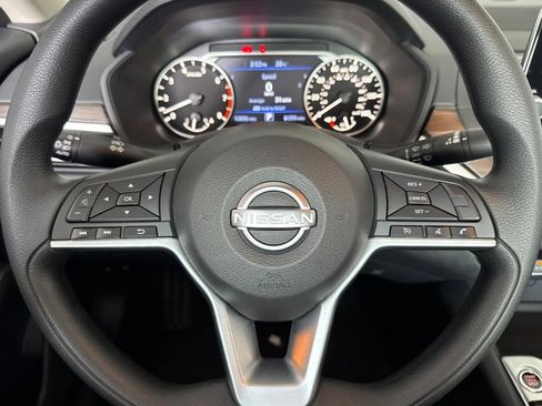 Used 2025 Nissan Altima 2.5 SV FWD image 15