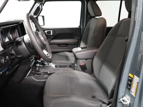 Used 2025 Jeep Wrangler Unlimited Sahara AWD/4WD image 10