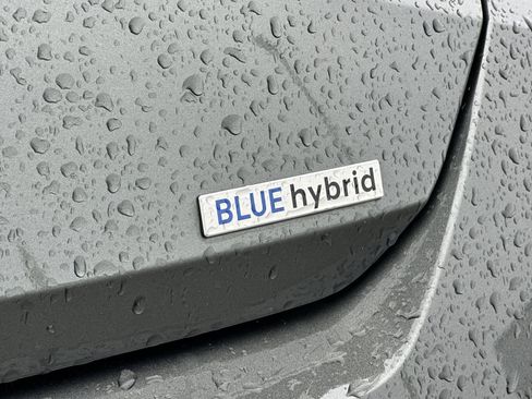 Used 2025 Hyundai Elantra Blue image 30