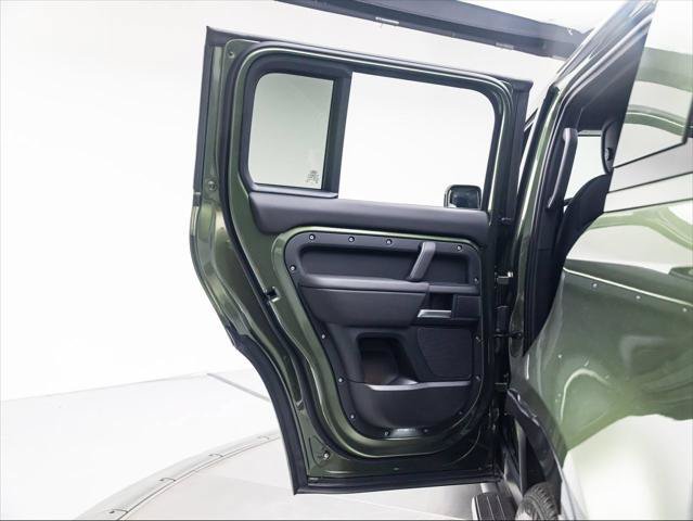 New 2026 Land Rover Defender 130 X-Dynamic SE AWD/4WD image 25