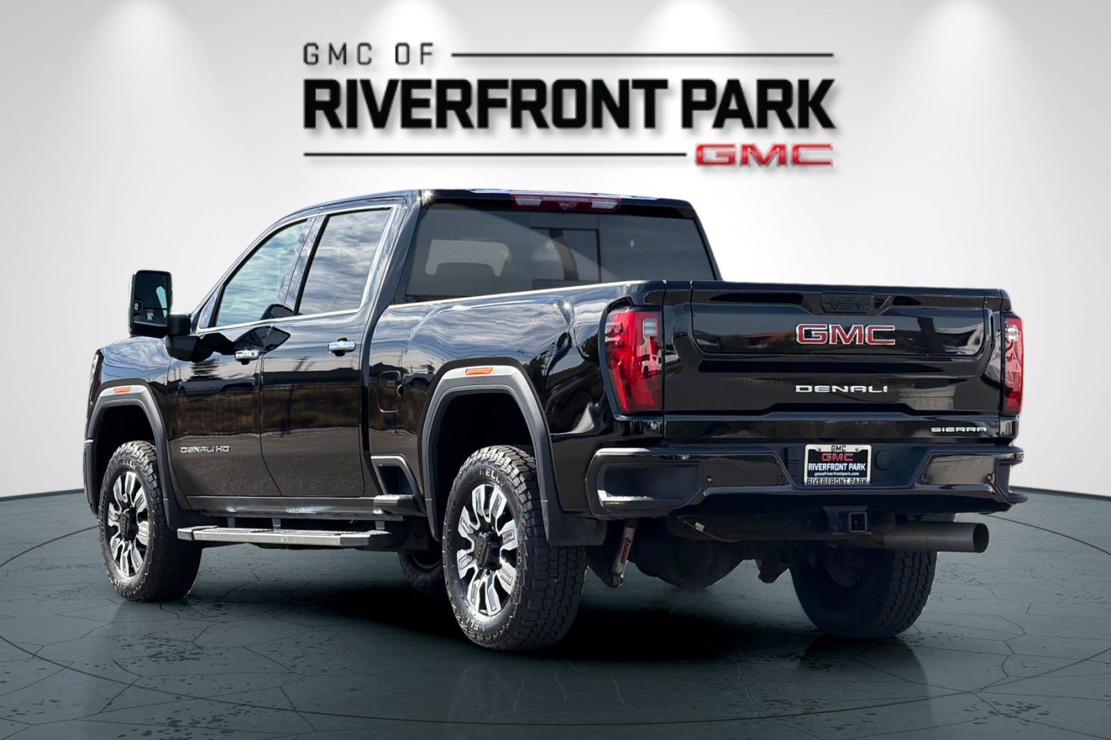Used 2025 GMC Sierra 3500 Denali w/ Denali Reserve Package AWD/4WD image 5